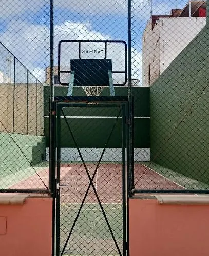 & Pool * Arinaga